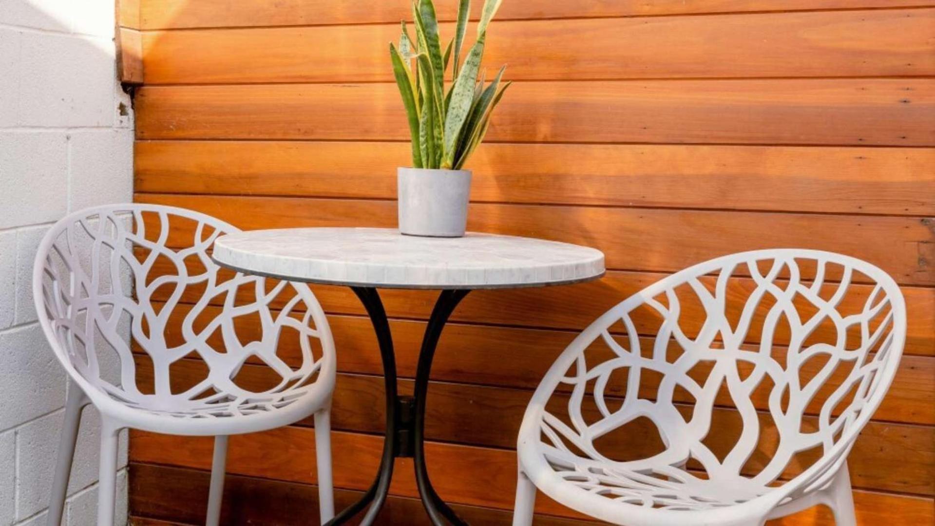 Sleek Luxury With Patio Lax & Access Appartement